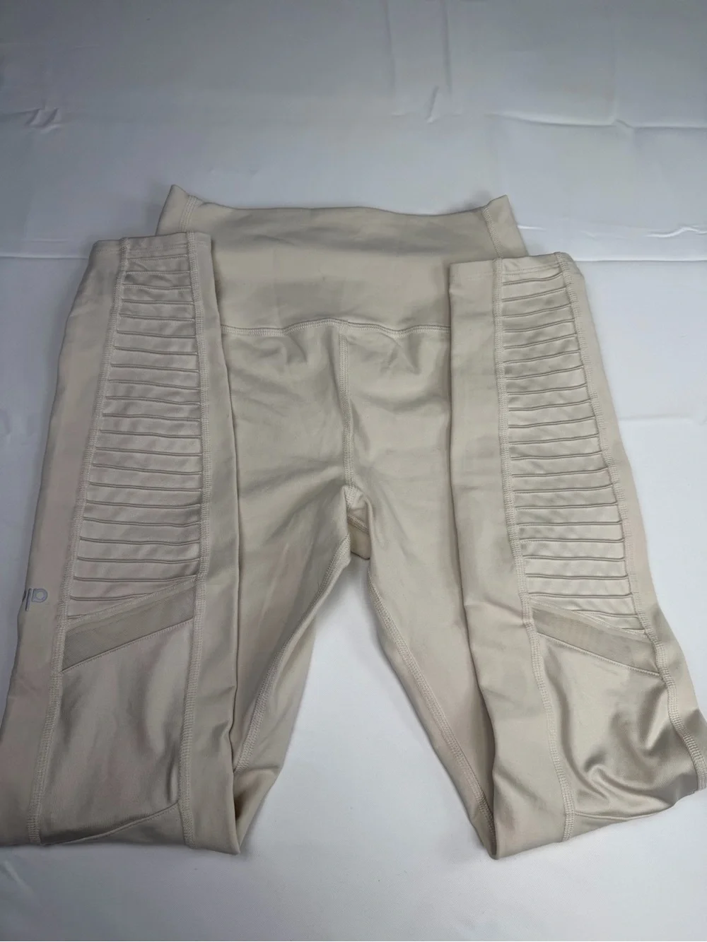 ALO Yoga soft cream